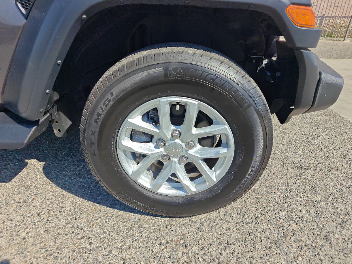 Jeep Wrangler photo 8