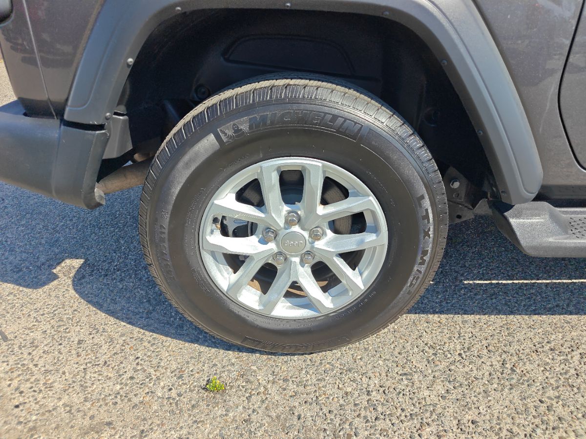 Jeep Wrangler photo 9