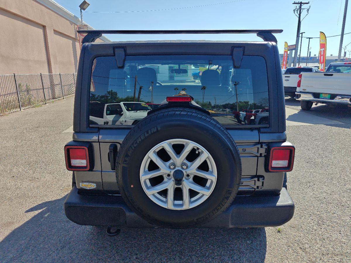 Jeep Wrangler photo 11