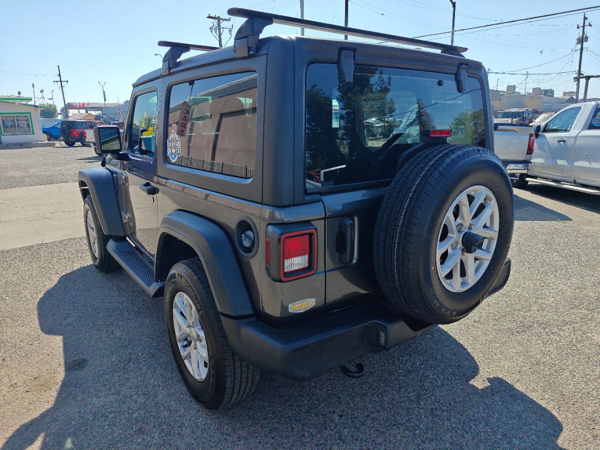 Jeep Wrangler photo 12