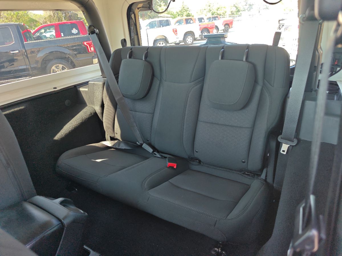 Jeep Wrangler photo 18