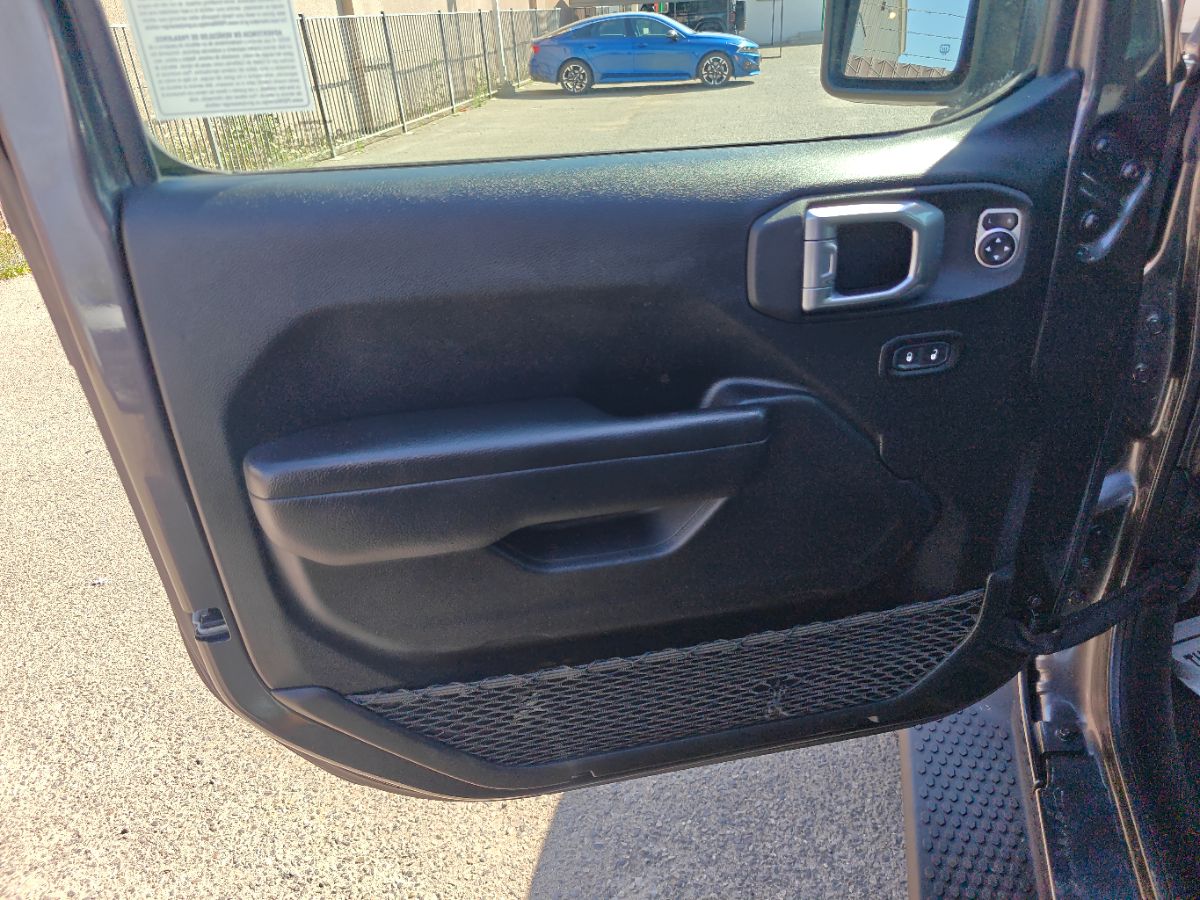 Jeep Wrangler photo 21
