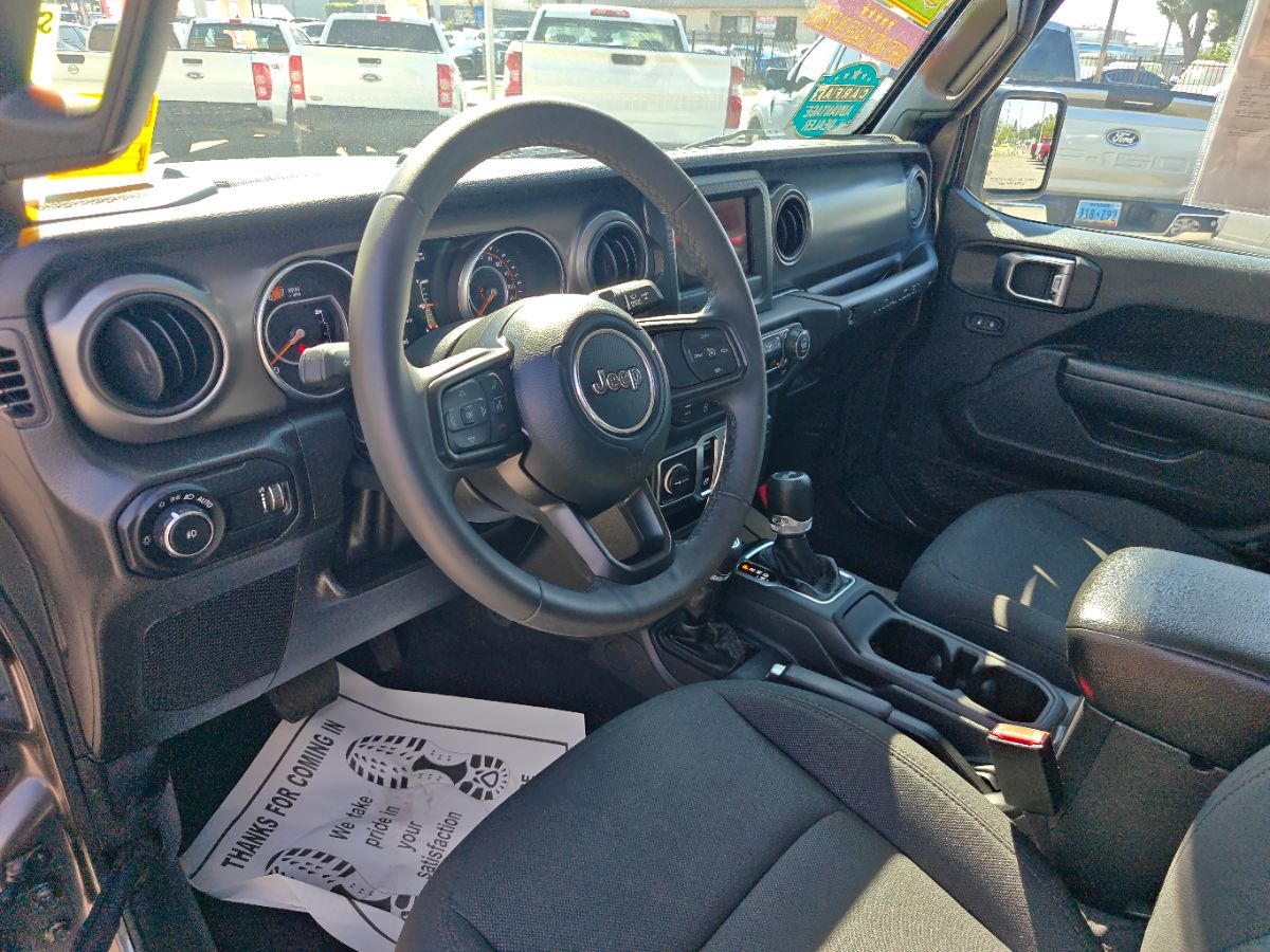Jeep Wrangler photo 23