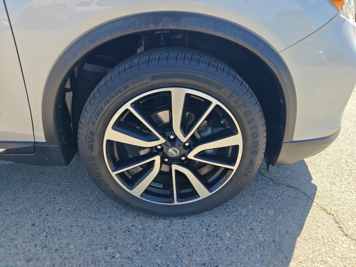 Nissan Rogue photo 8
