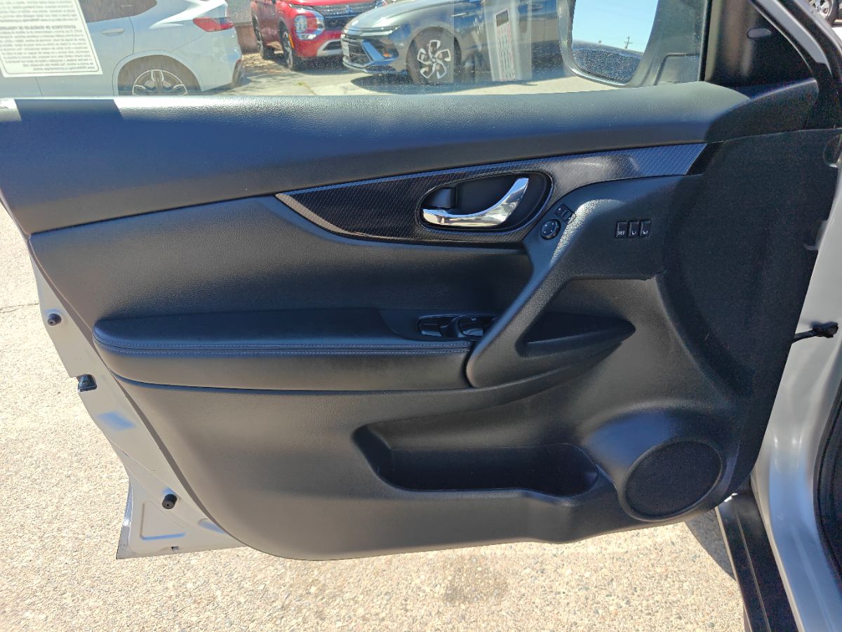 Nissan Rogue photo 22