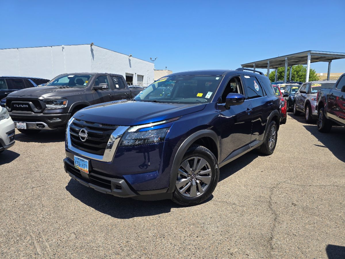 Nissan Pathfinder photo 3