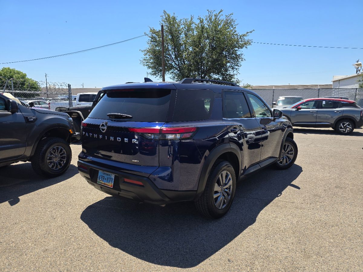 Nissan Pathfinder photo 4