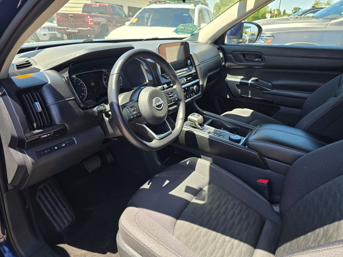 Nissan Pathfinder photo 9
