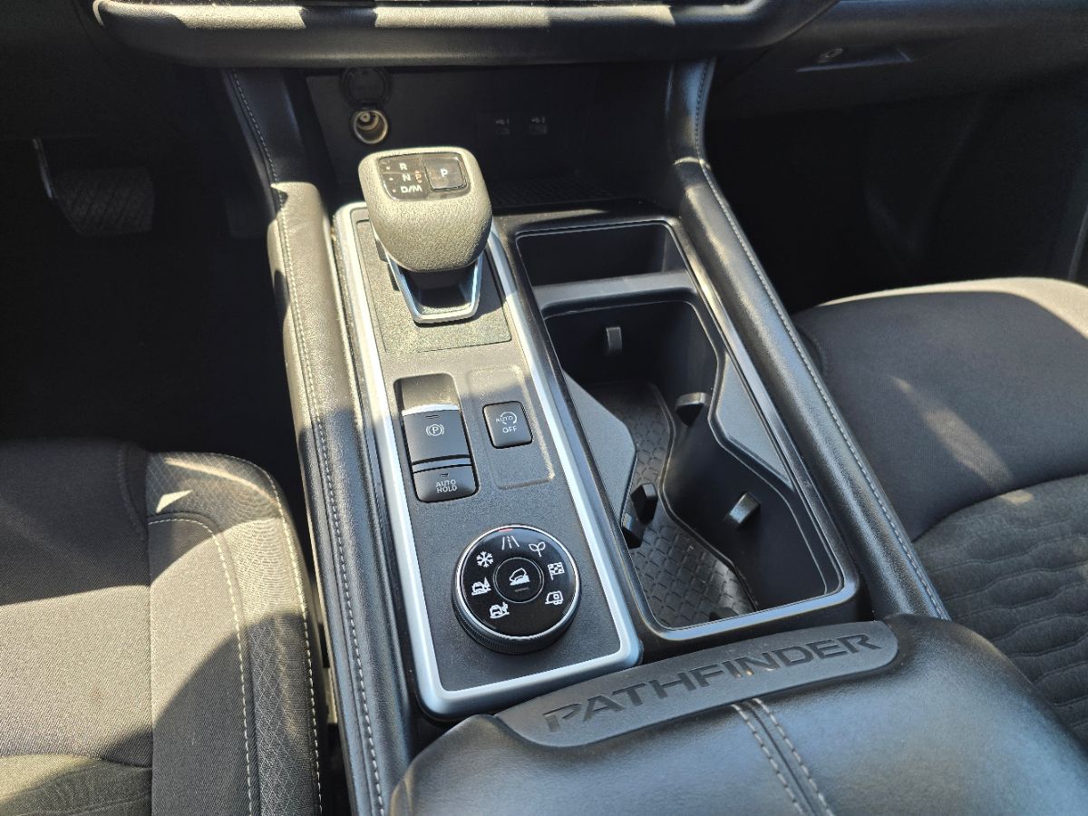 Nissan Pathfinder photo 18