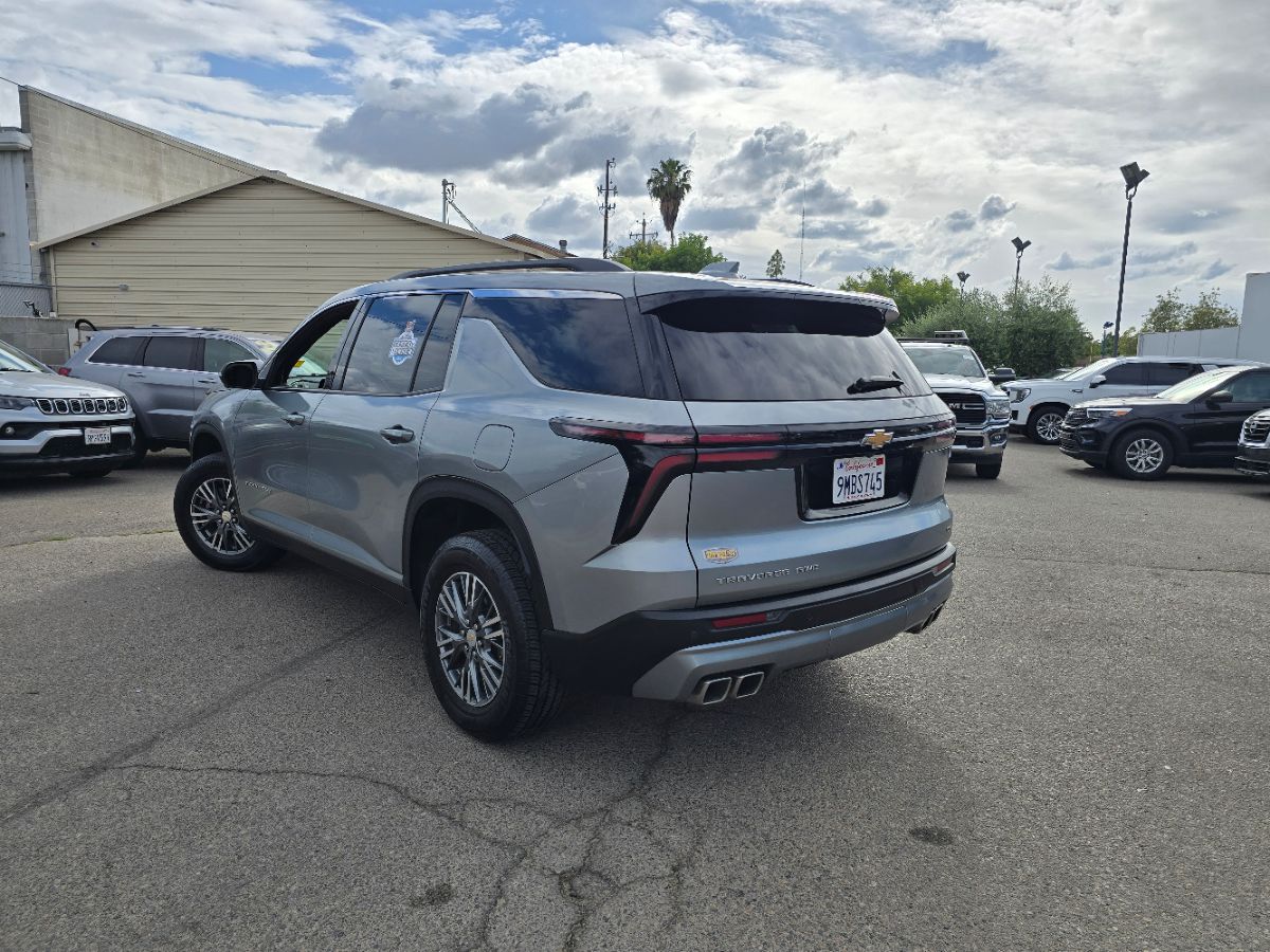 Chevrolet Traverse photo 2