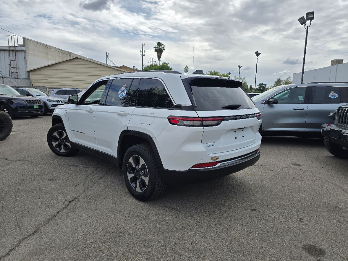 Jeep Grand Cherokee photo 2