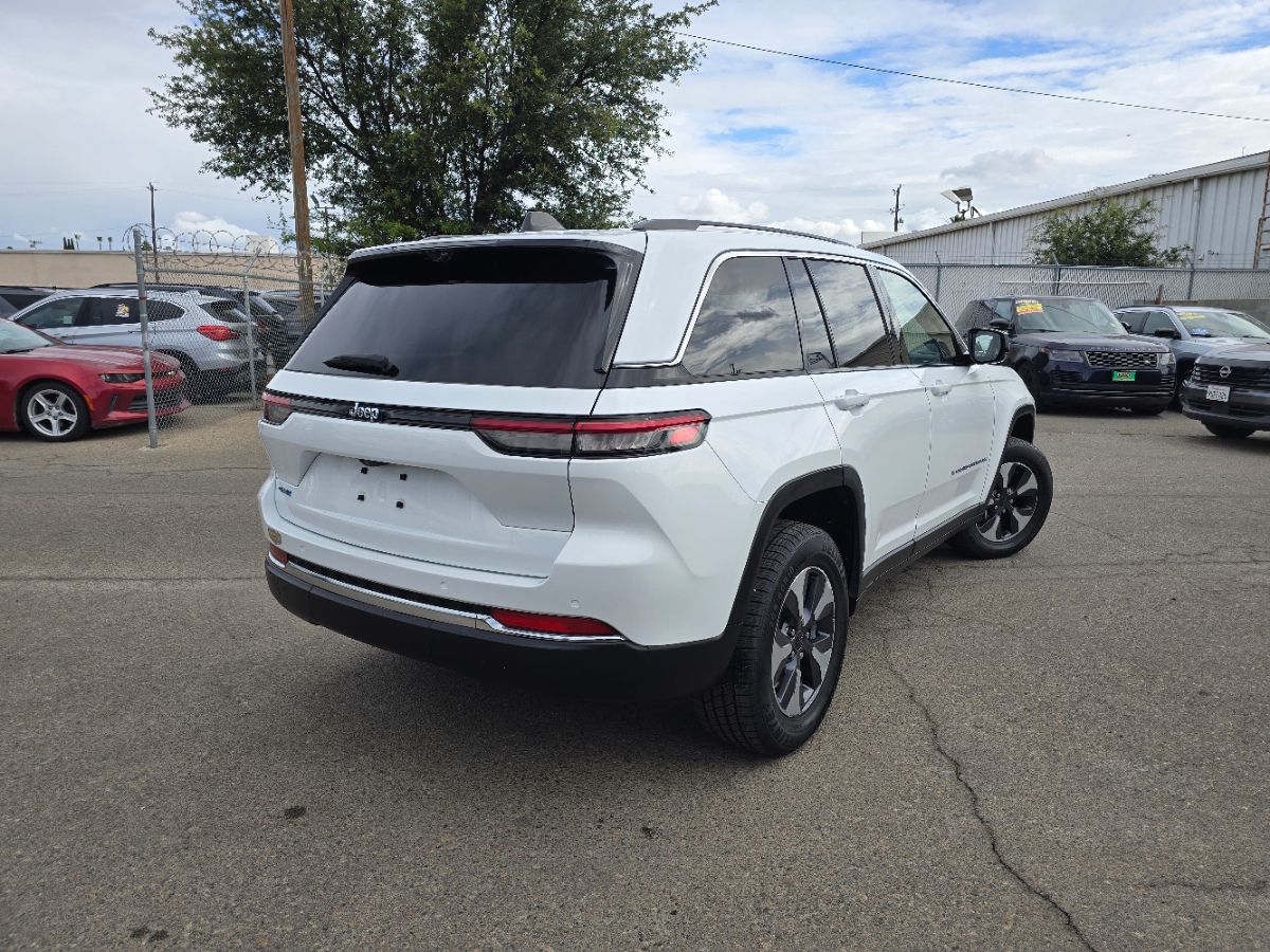 Jeep Grand Cherokee photo 4