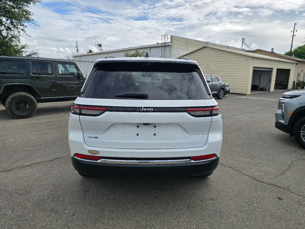 Jeep Grand Cherokee photo 8