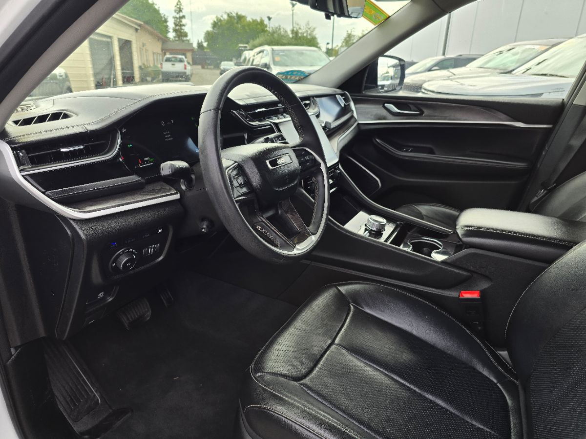 Jeep Grand Cherokee photo 9