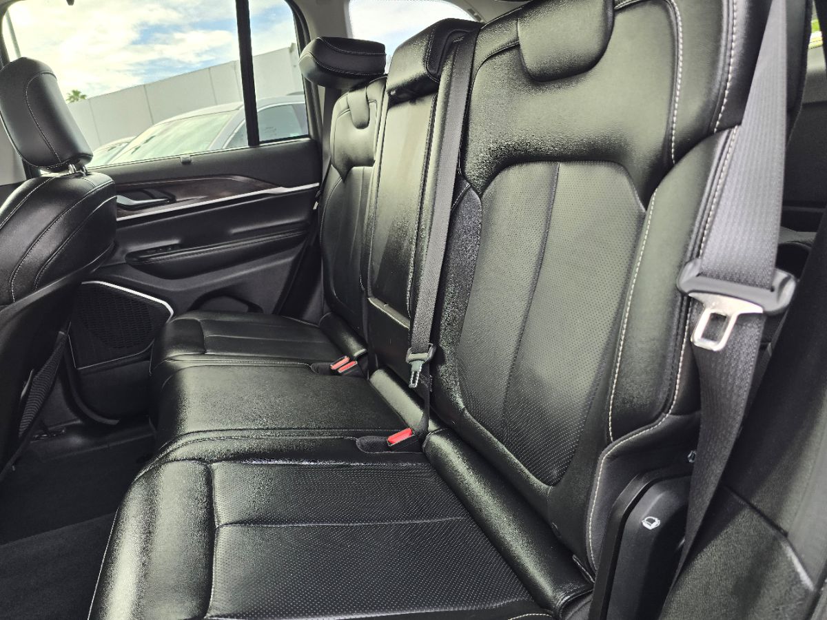 Jeep Grand Cherokee photo 10