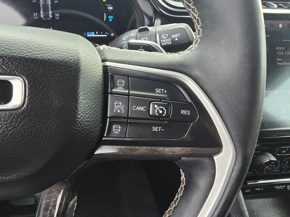 Jeep Grand Cherokee photo 16