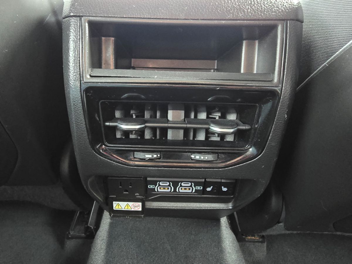 Jeep Grand Cherokee photo 18