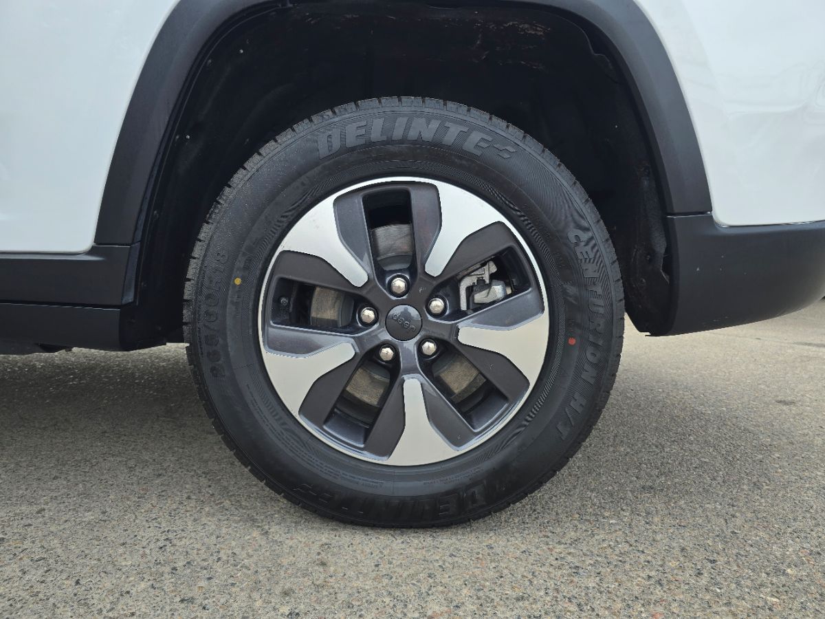 Jeep Grand Cherokee photo 27