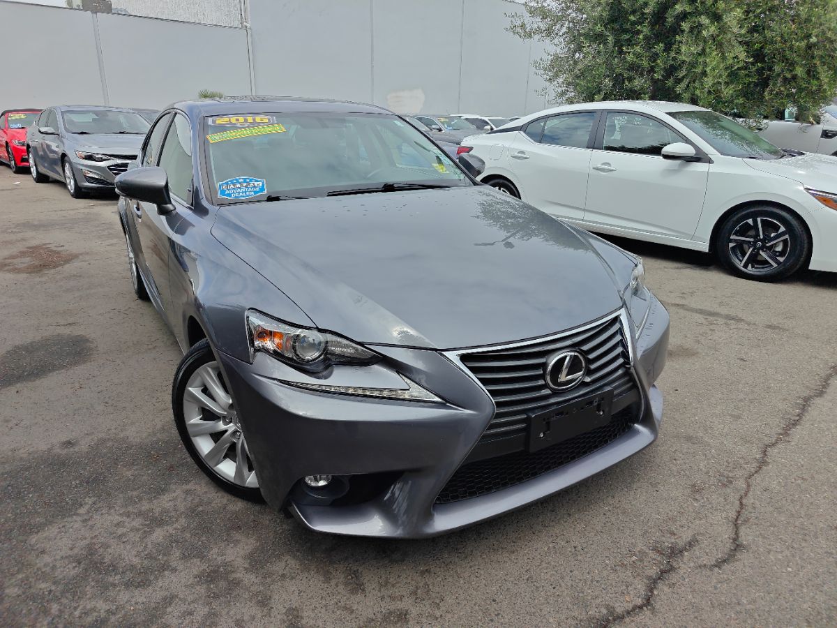 Lexus IS photo 3