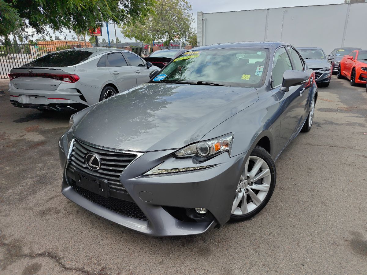 Lexus IS photo 4