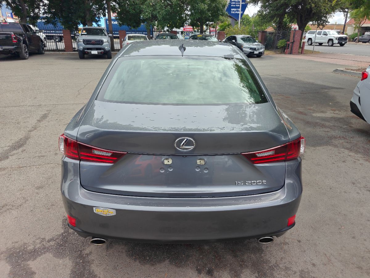 Lexus IS photo 11