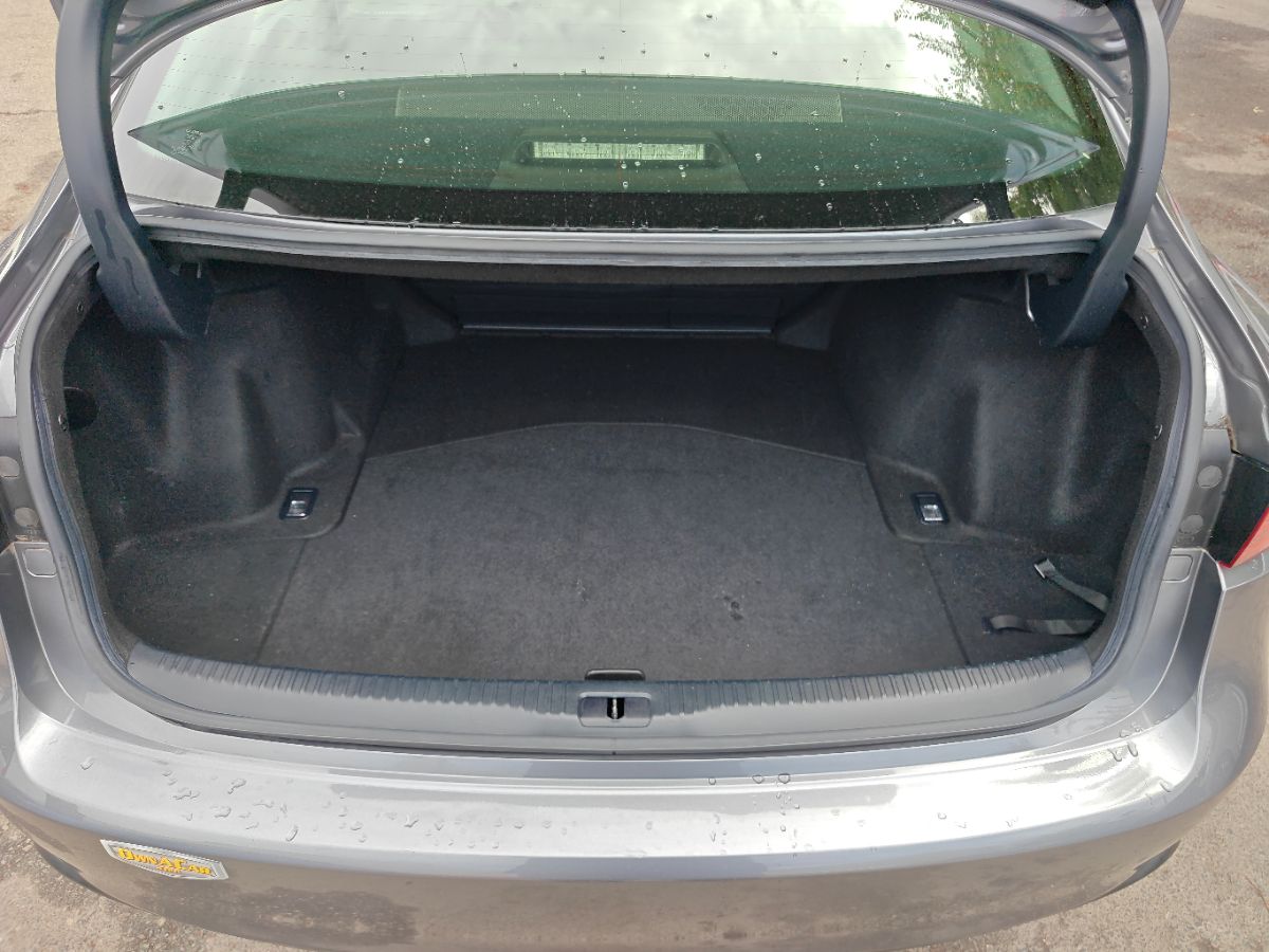 Lexus IS photo 14