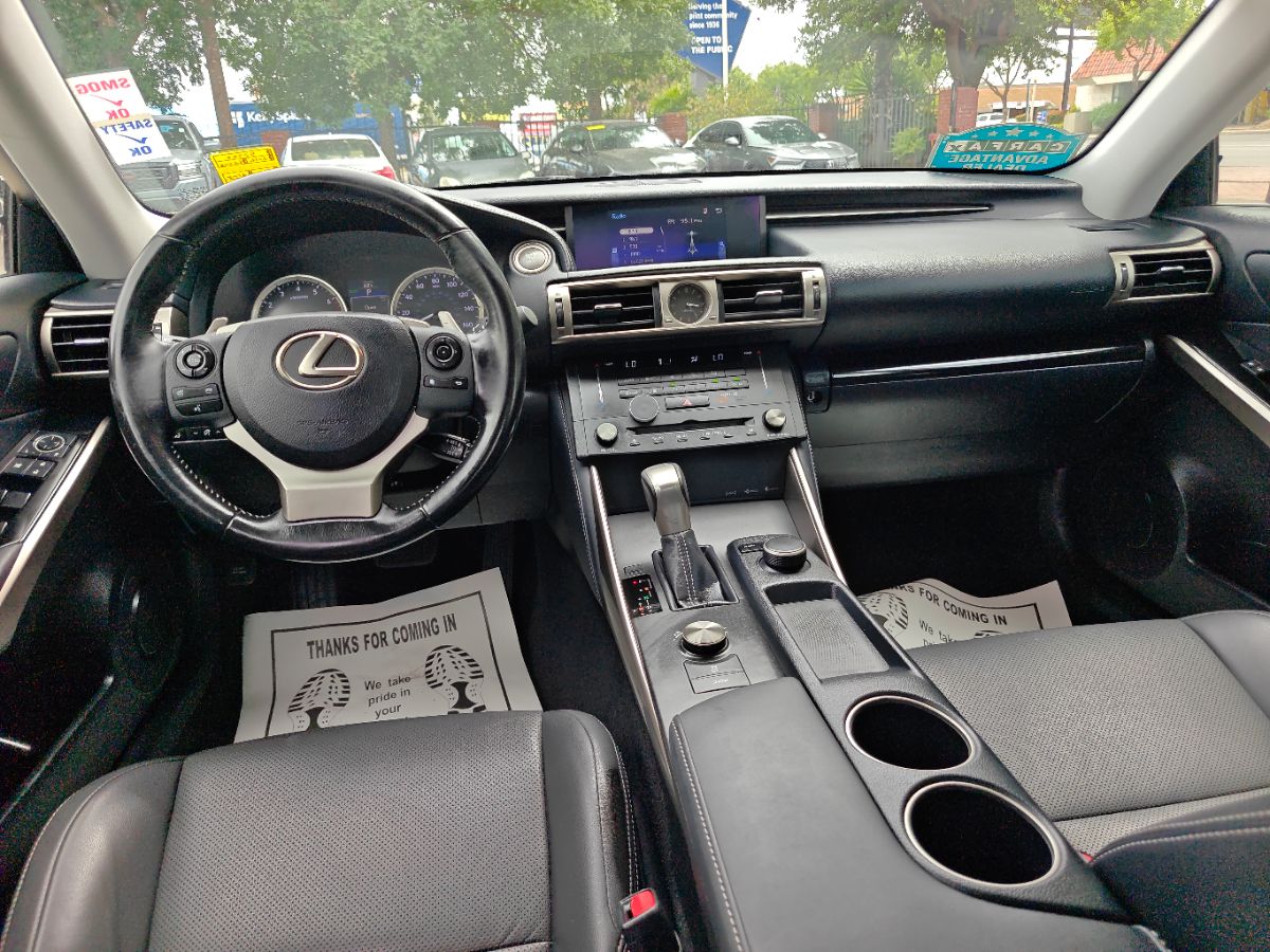 Lexus IS photo 19