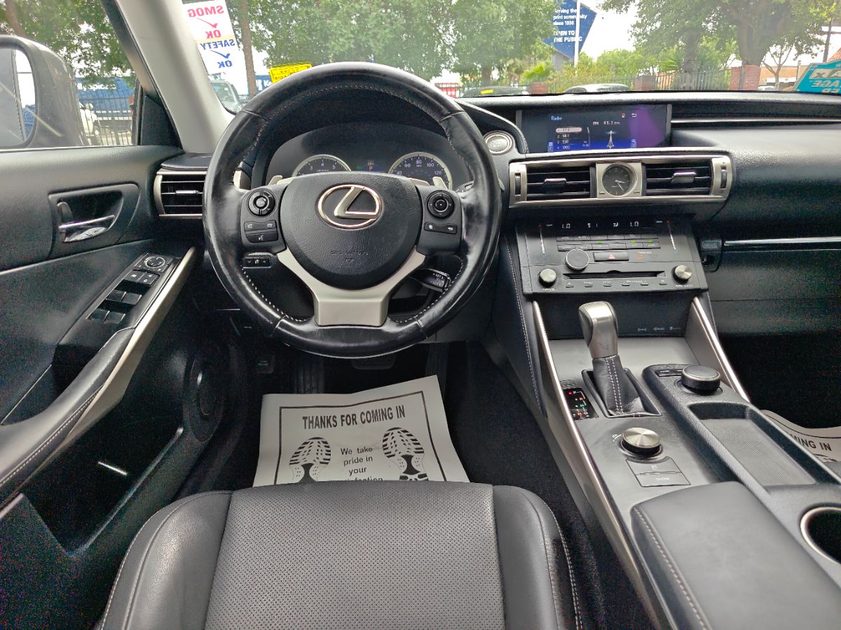 Lexus IS photo 20
