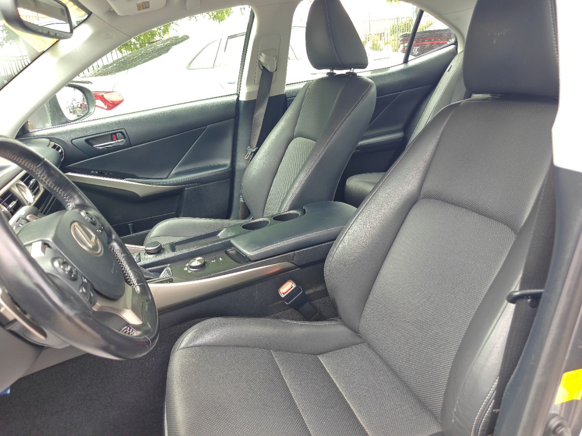 Lexus IS photo 22