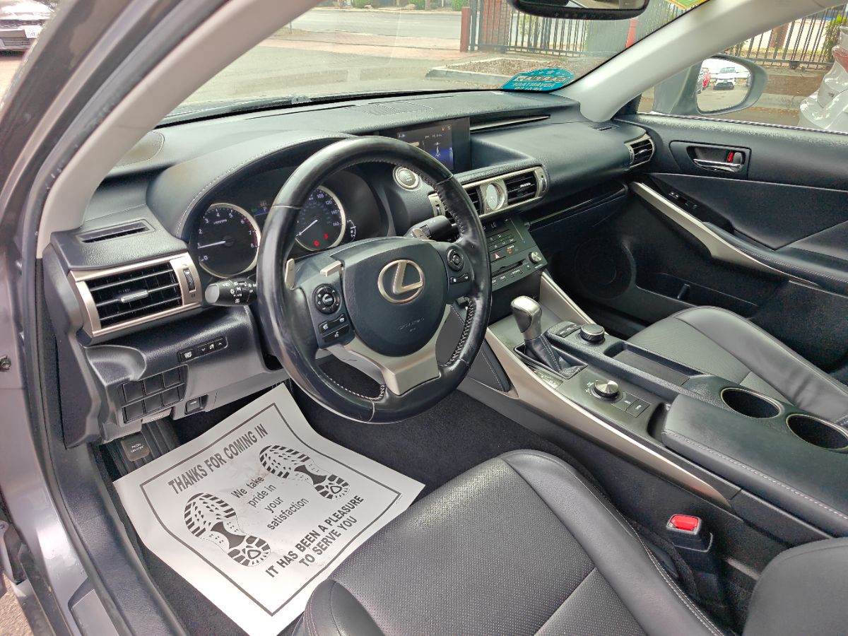 Lexus IS photo 23