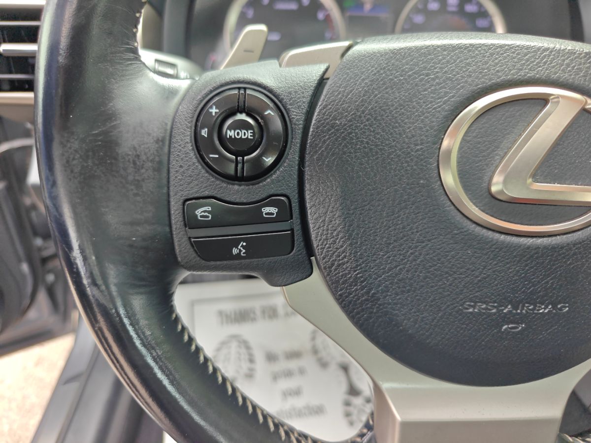 Lexus IS photo 26