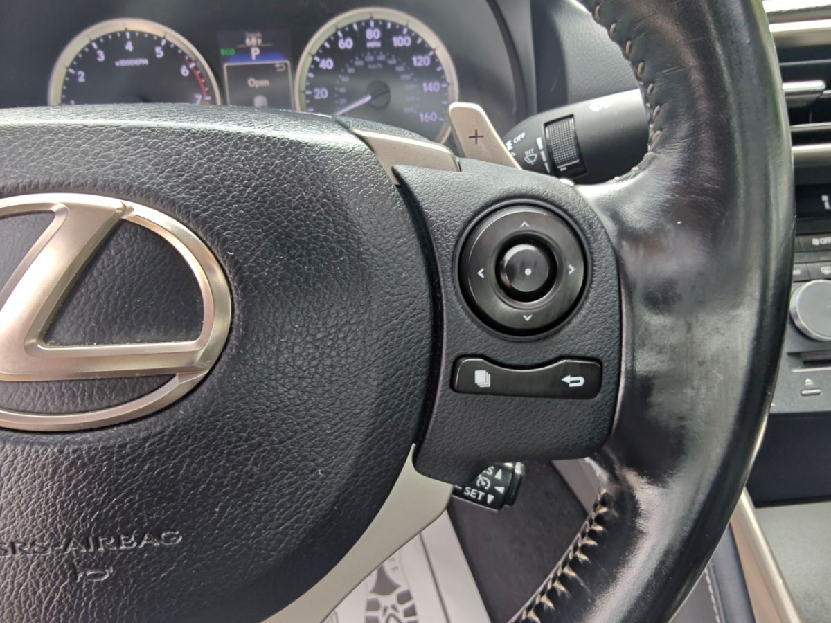 Lexus IS photo 27