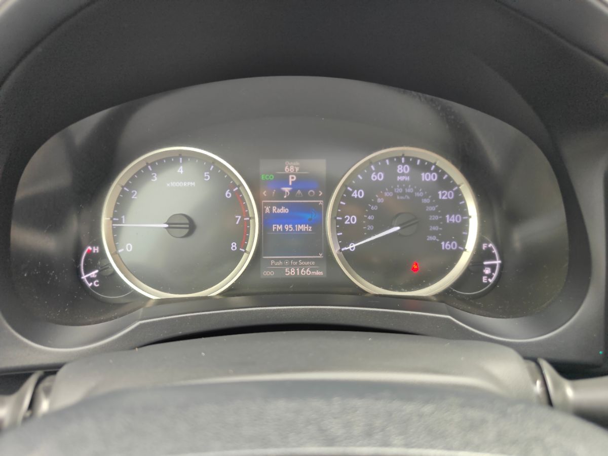 Lexus IS photo 29