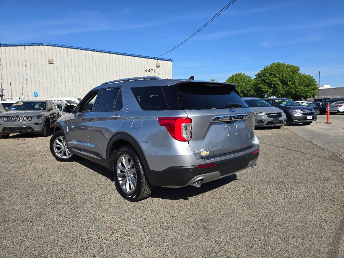 Ford Explorer photo 2