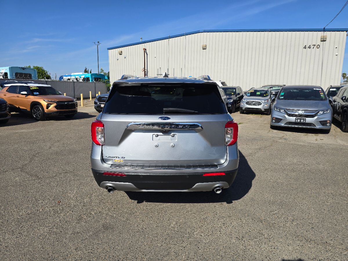Ford Explorer photo 8