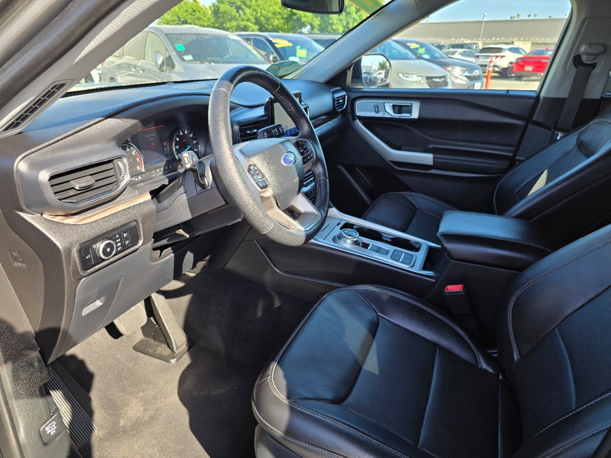 Ford Explorer photo 9