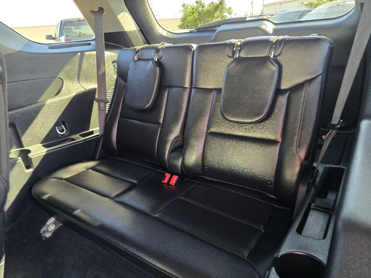 Ford Explorer photo 11