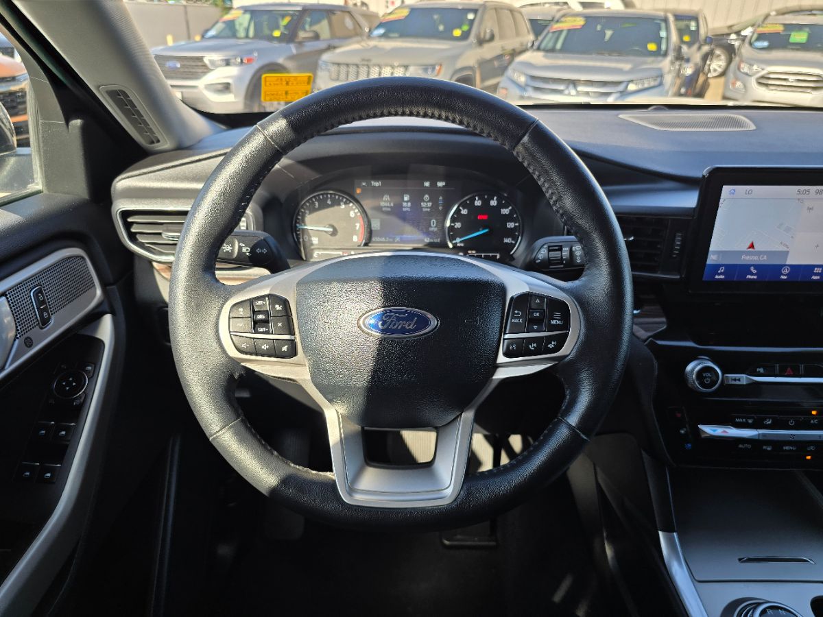 Ford Explorer photo 15