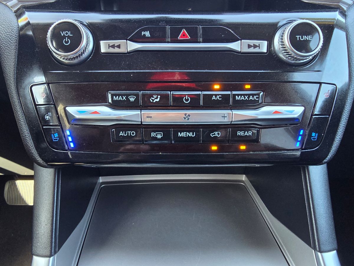 Ford Explorer photo 20