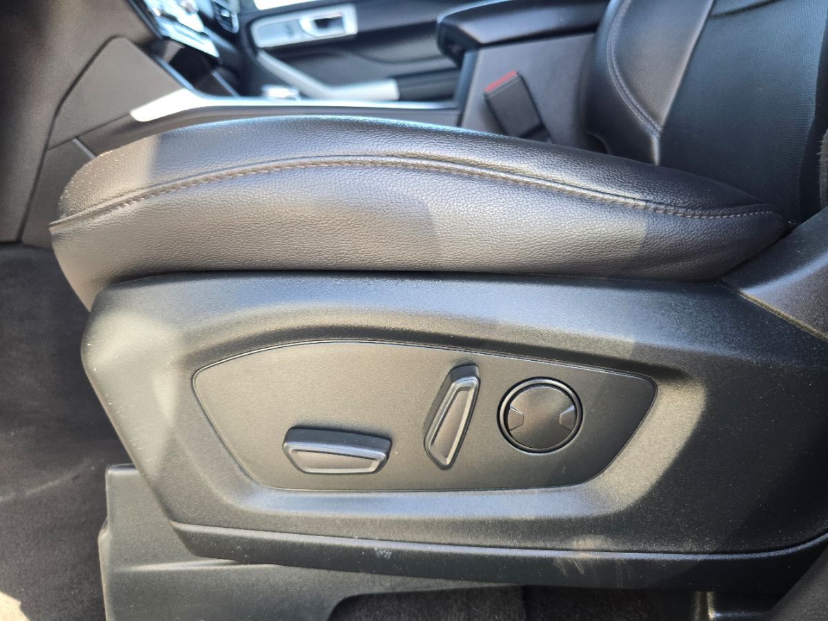 Ford Explorer photo 21