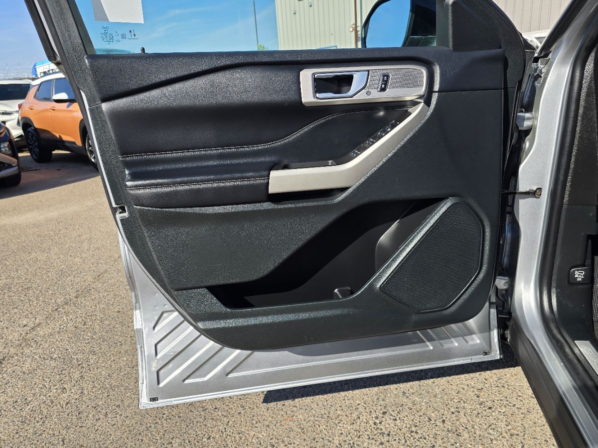Ford Explorer photo 24