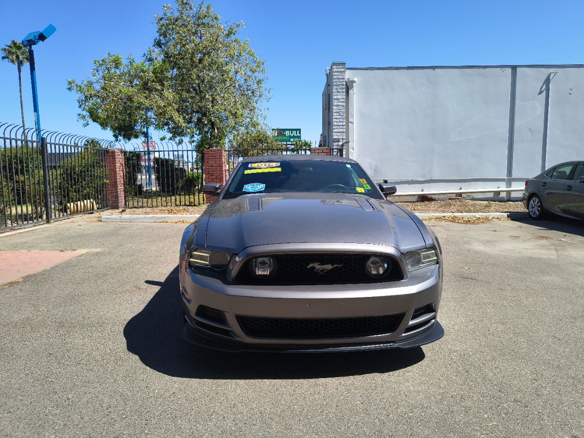 Ford Mustang photo 3