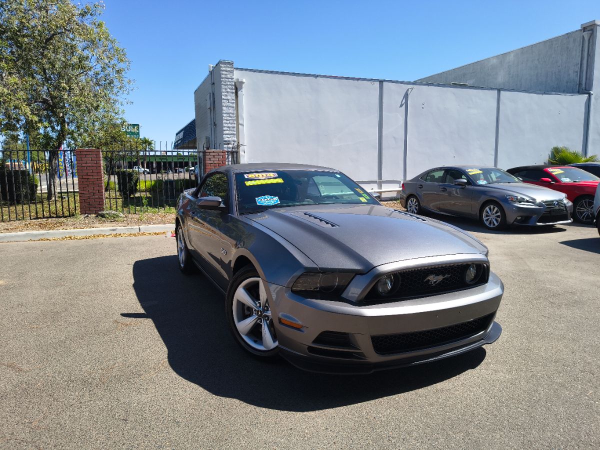 Ford Mustang photo 4