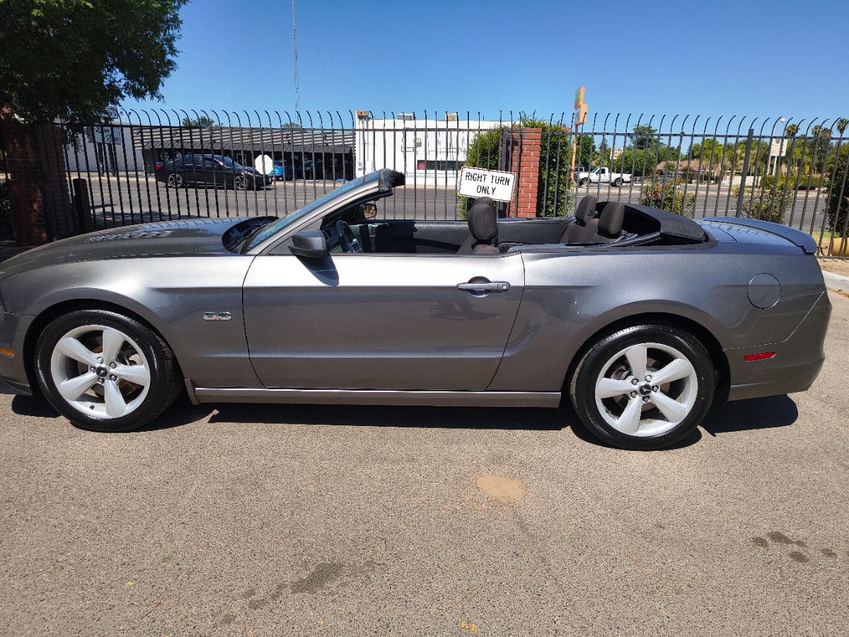 Ford Mustang photo 15