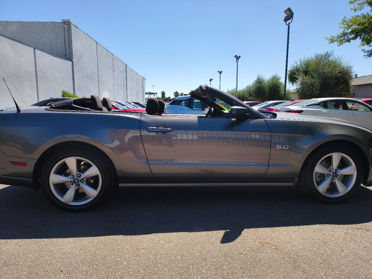 Ford Mustang photo 17