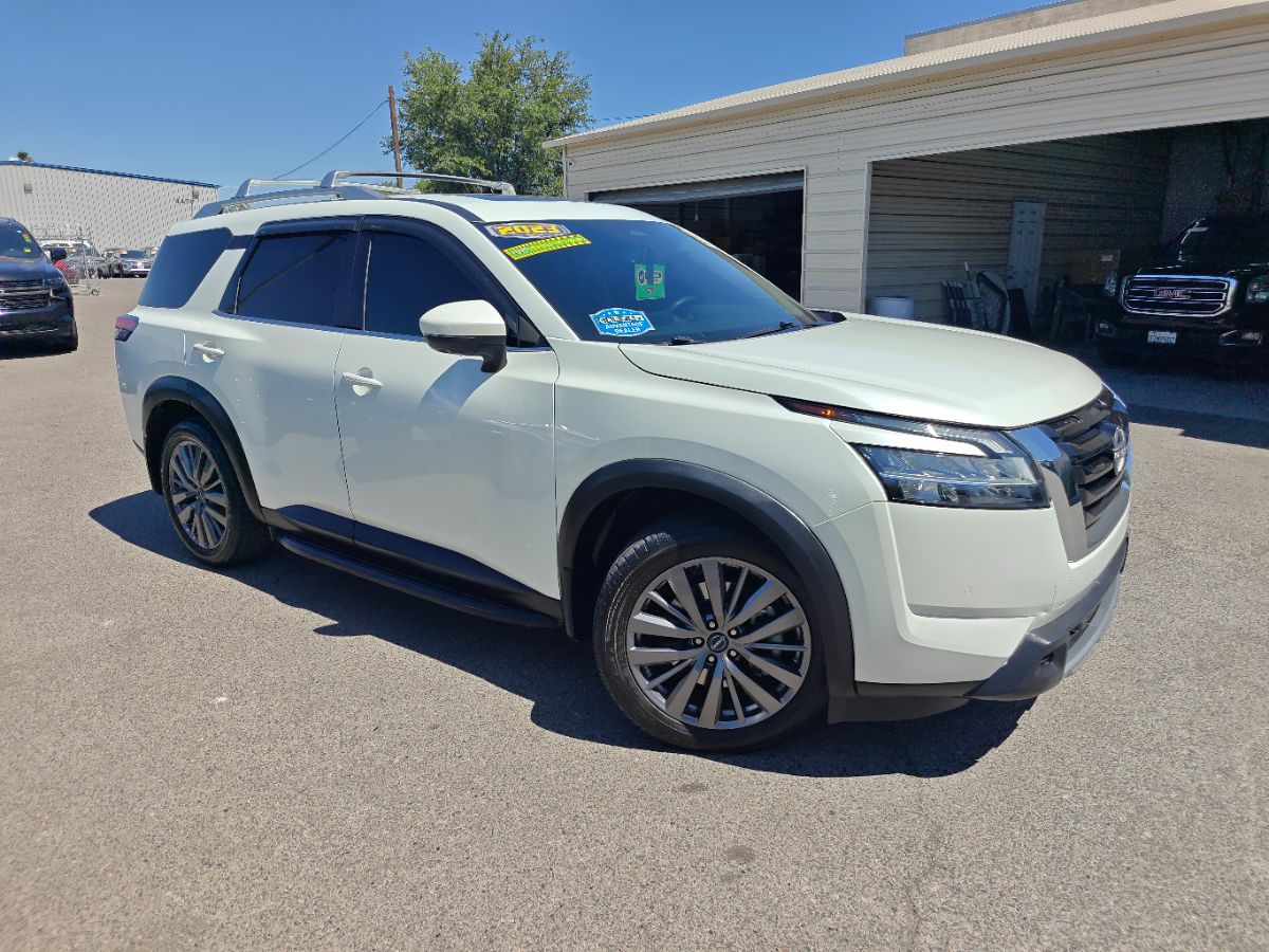 Nissan Pathfinder photo 2