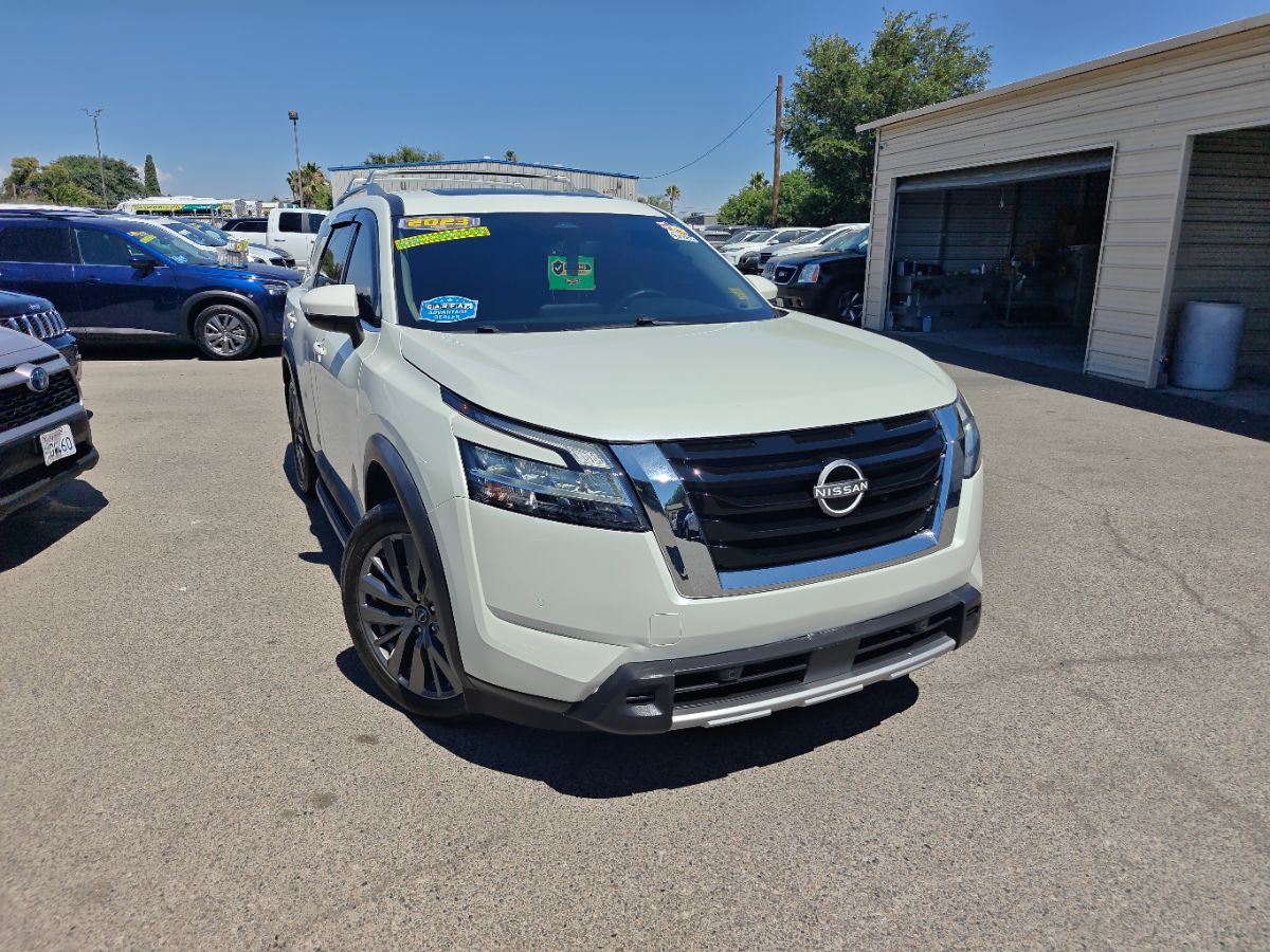 Nissan Pathfinder photo 3
