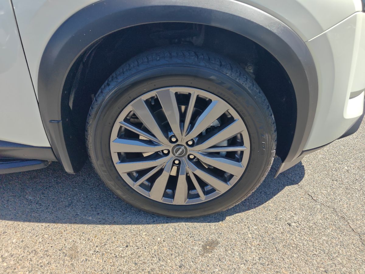 Nissan Pathfinder photo 8