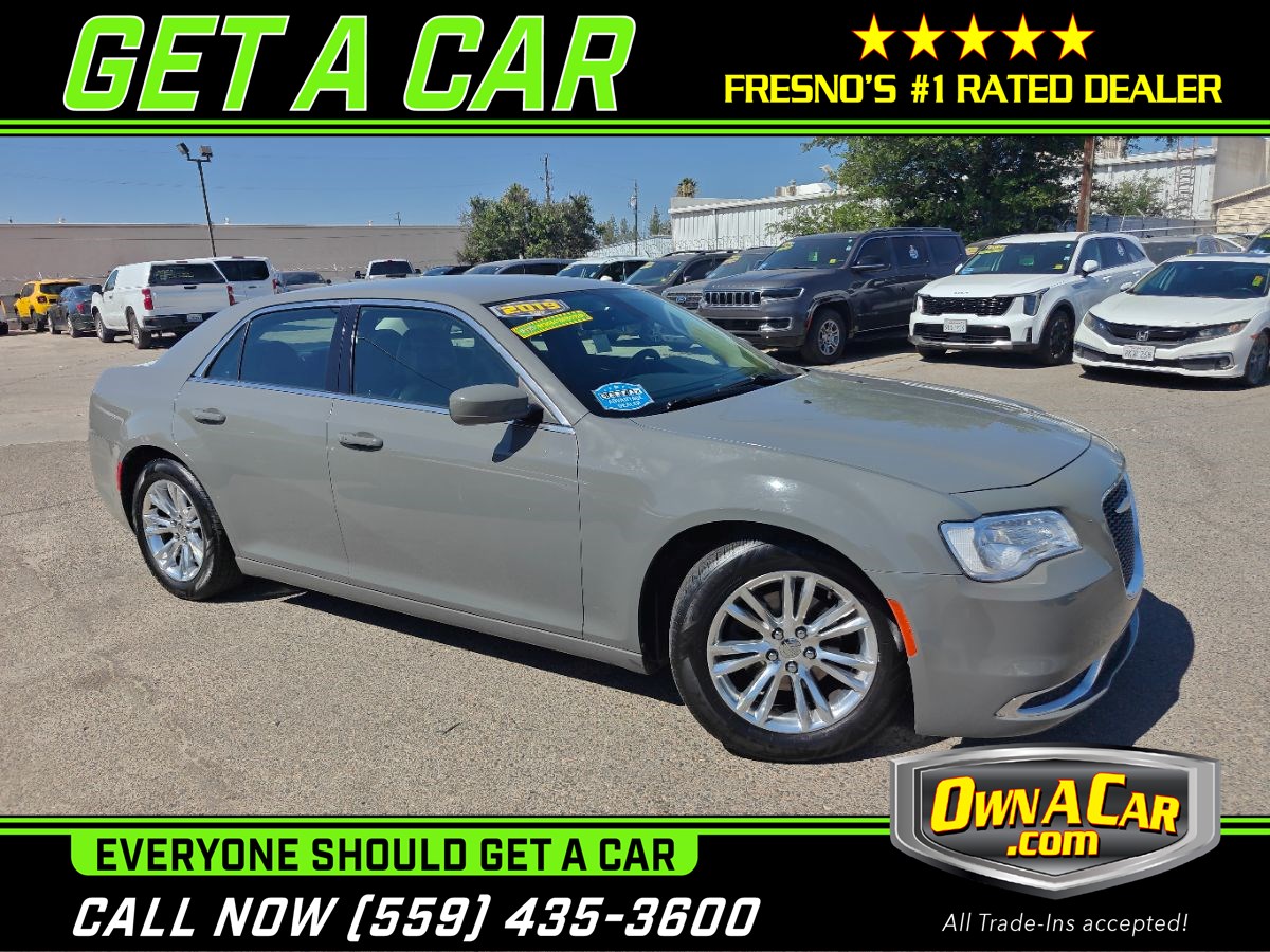 2019 Chrysler 300 Touring L's photo