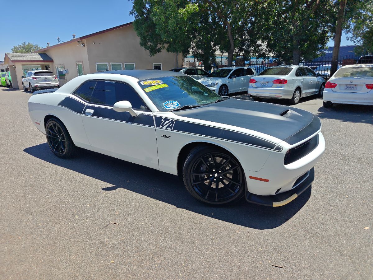 Dodge Challenger photo 2